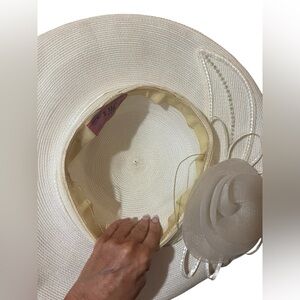 Hi”s classic Elegant Cream Women's Hat